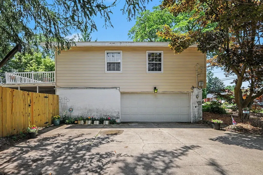 1846 Eastbrook Street SE Grand Rapids City MI 49508