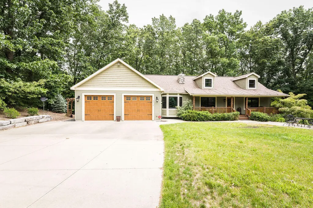 8319 Pine Island Drive NE Plainfield Charter Township MI 49321