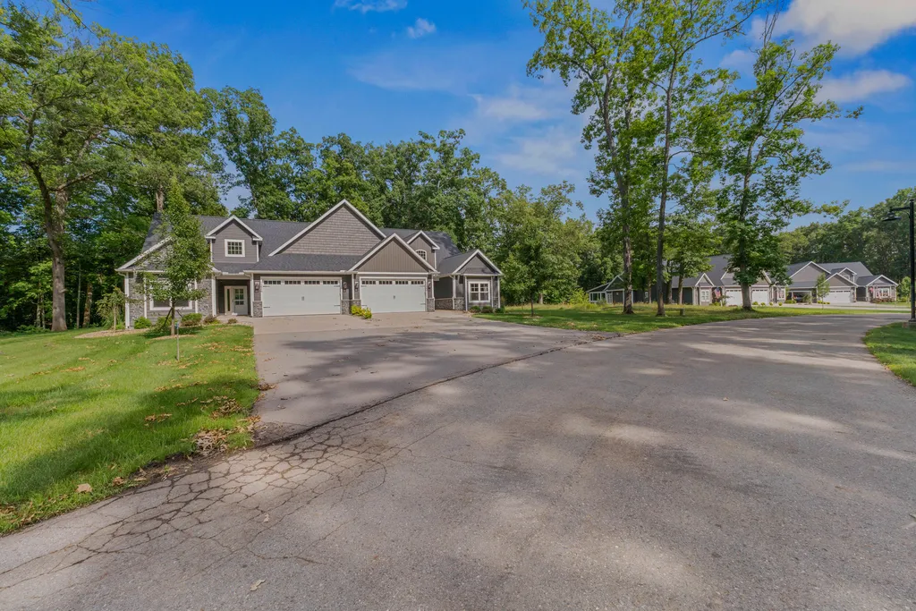 1222 Lochaven Circle Hillsdale Township MI 49242