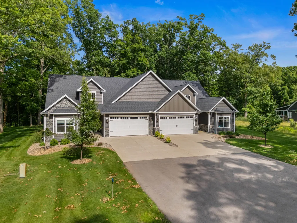 1222 Lochaven Circle Hillsdale Township MI 49242