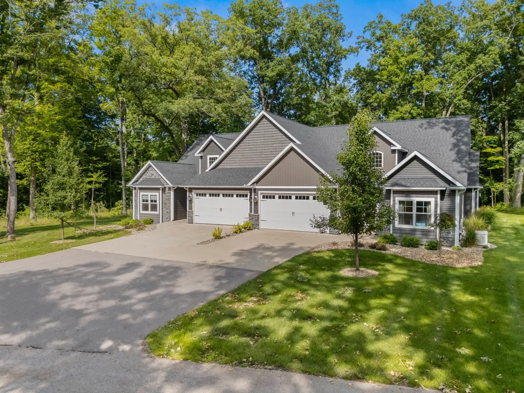 1222 Lochaven Circle Hillsdale Township MI 49242