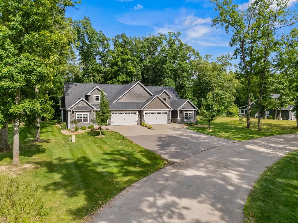 1222 Lochaven Circle Hillsdale Township MI 49242