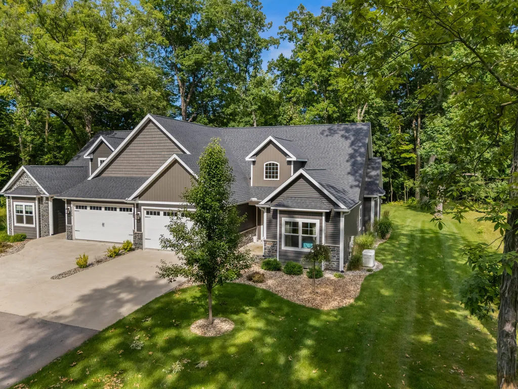 1222 Lochaven Circle Hillsdale Township MI 49242