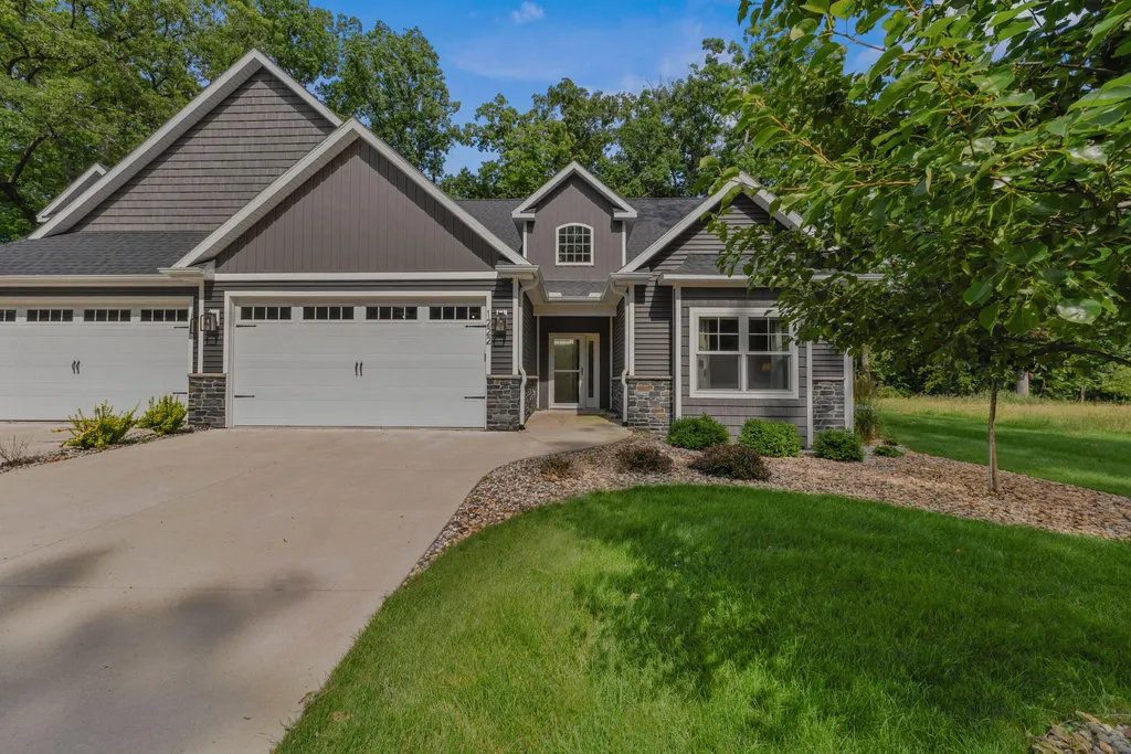 1222 Lochaven Circle Hillsdale Township MI 49242