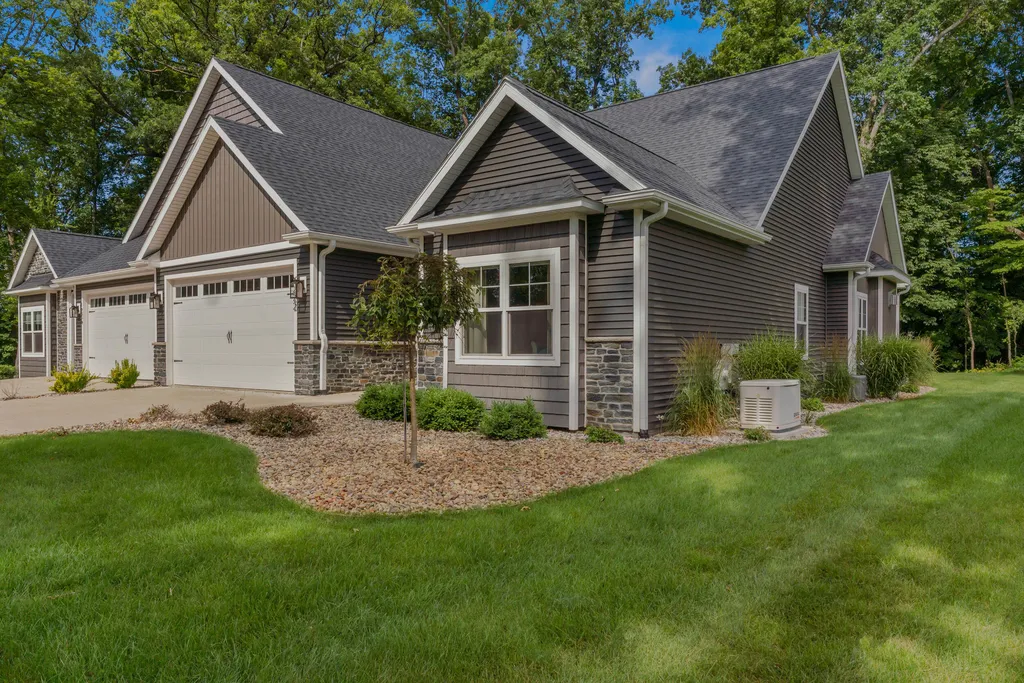 1222 Lochaven Circle Hillsdale Township MI 49242