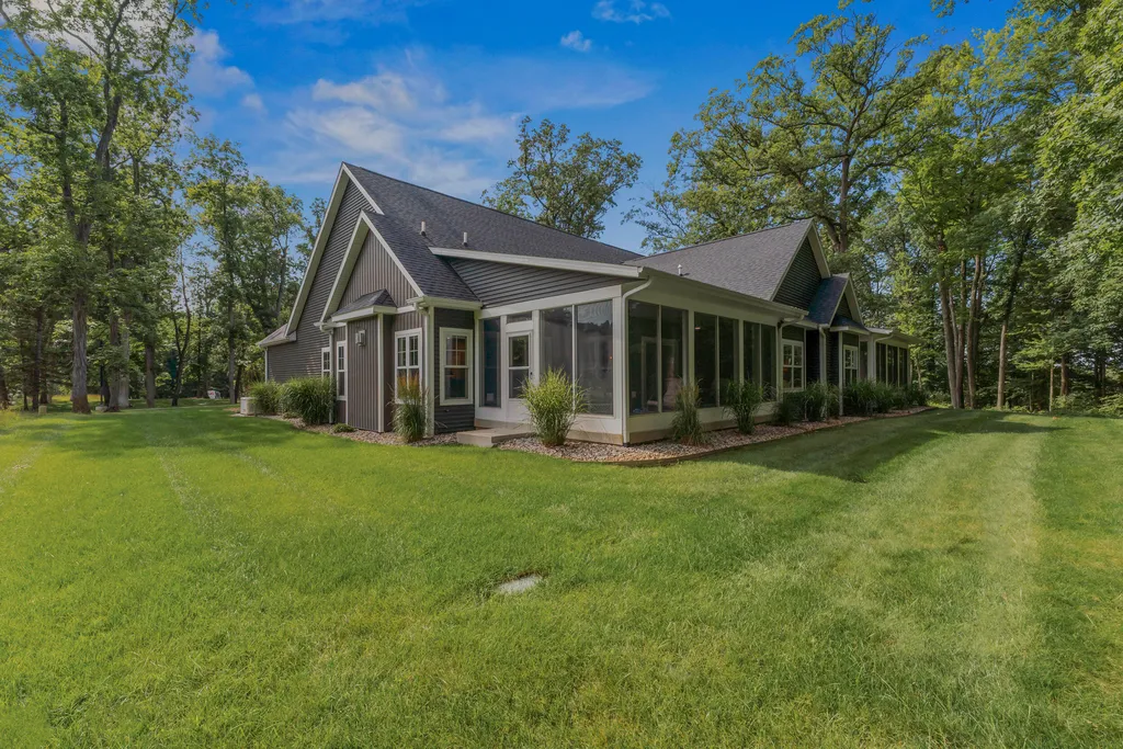 1222 Lochaven Circle Hillsdale Township MI 49242