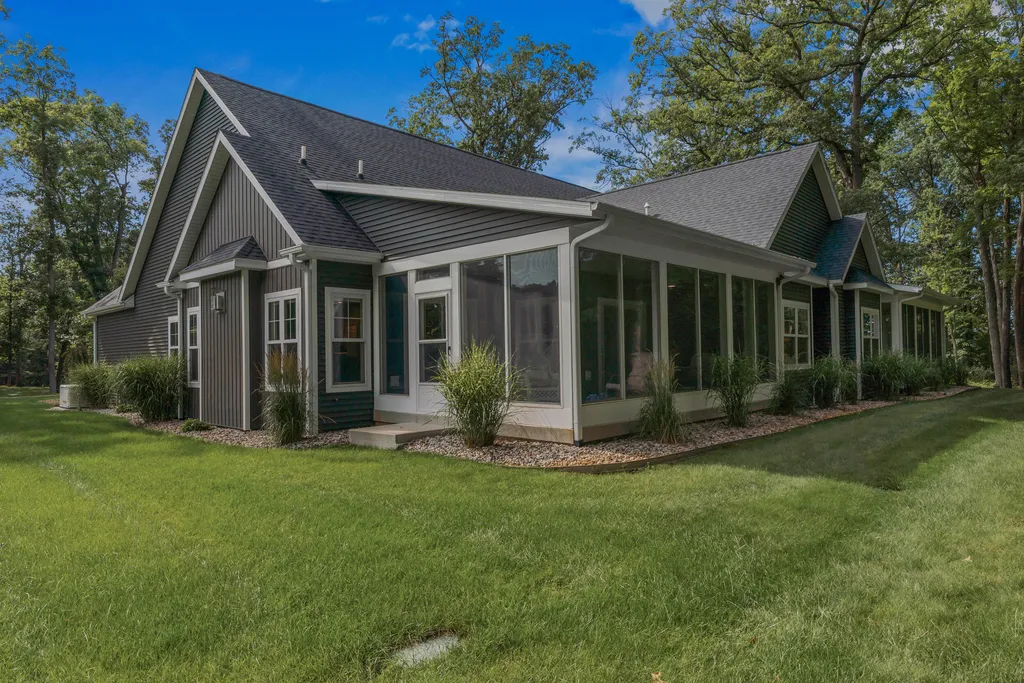 1222 Lochaven Circle Hillsdale Township MI 49242