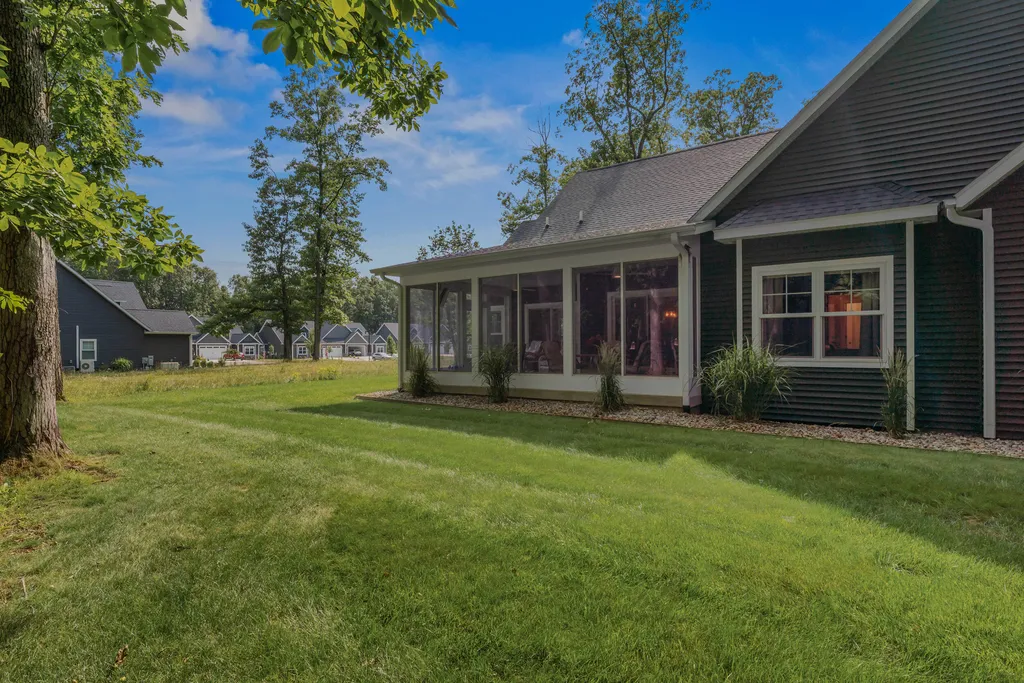 1222 Lochaven Circle Hillsdale Township MI 49242