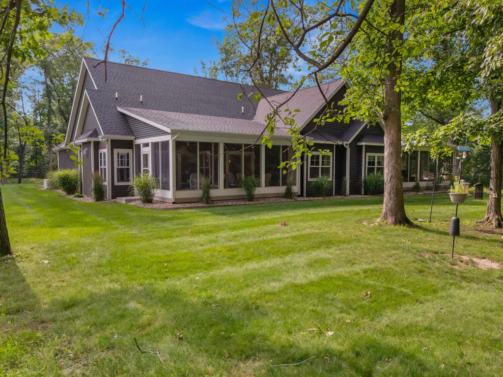 1222 Lochaven Circle Hillsdale Township MI 49242