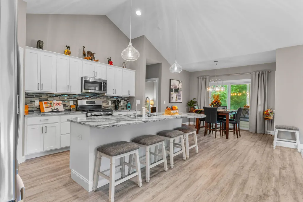 1222 Lochaven Circle Hillsdale Township MI 49242