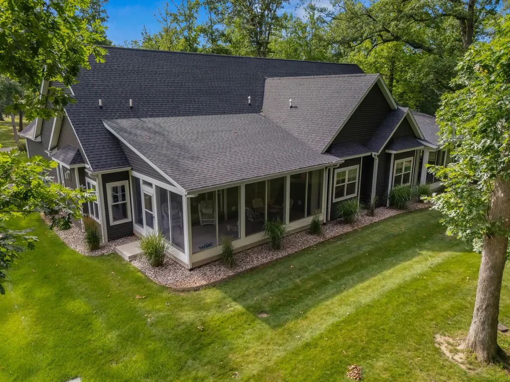 1222 Lochaven Circle Hillsdale Township MI 49242