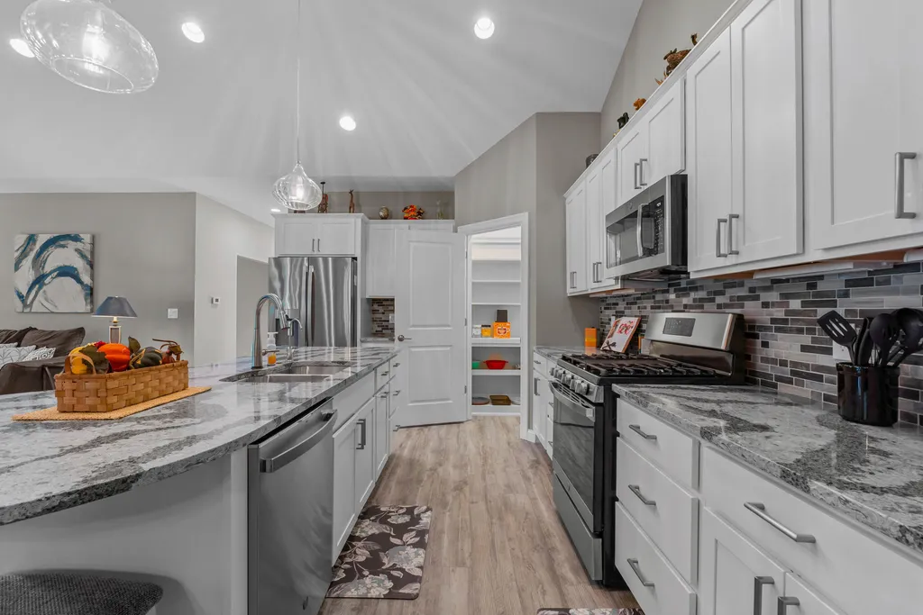 1222 Lochaven Circle Hillsdale Township MI 49242