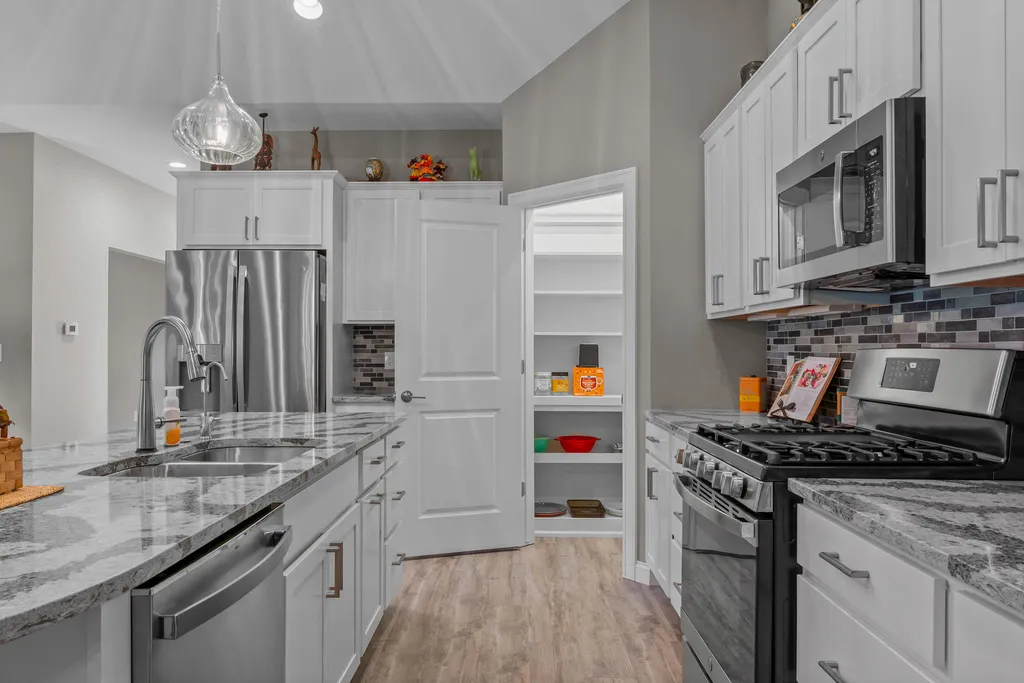 1222 Lochaven Circle Hillsdale Township MI 49242