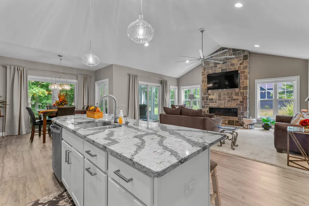 1222 Lochaven Circle Hillsdale Township MI 49242