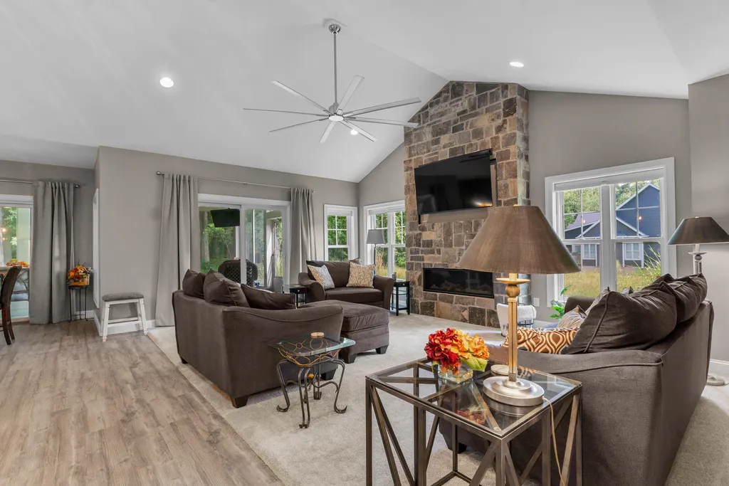 1222 Lochaven Circle Hillsdale Township MI 49242