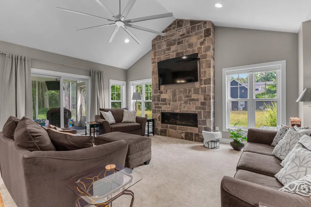 1222 Lochaven Circle Hillsdale Township MI 49242
