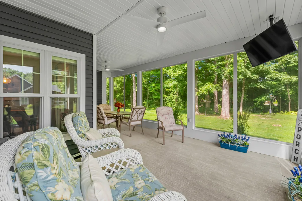 1222 Lochaven Circle Hillsdale Township MI 49242