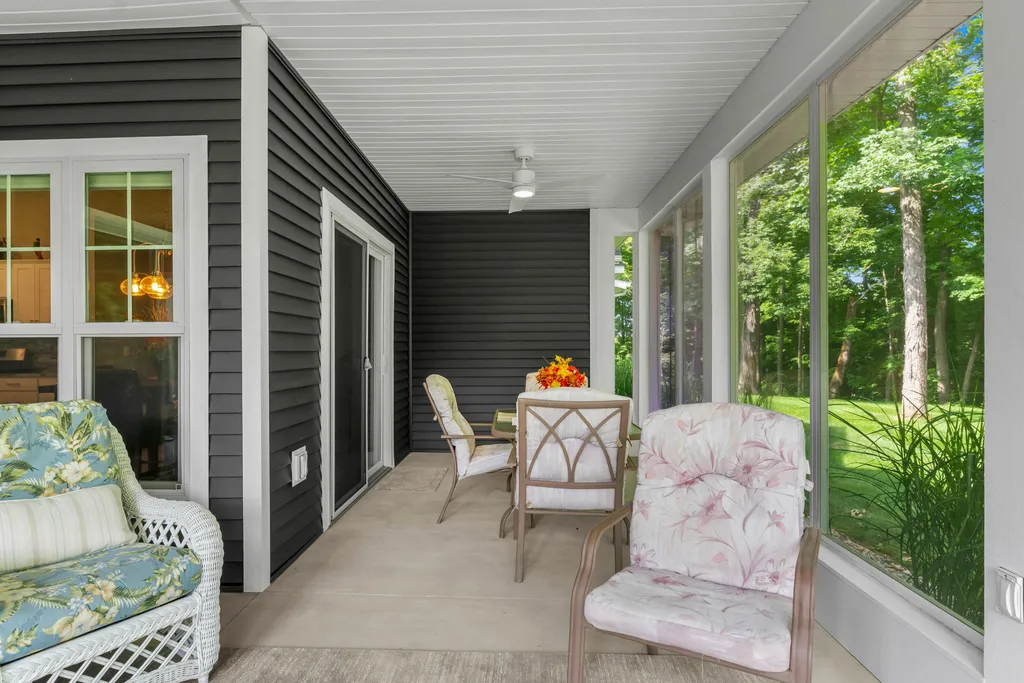1222 Lochaven Circle Hillsdale Township MI 49242