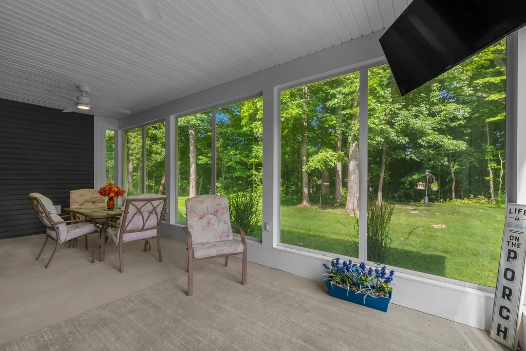 1222 Lochaven Circle Hillsdale Township MI 49242