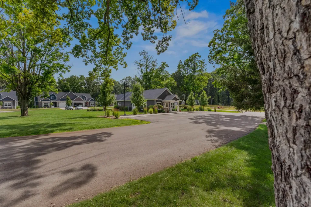 1222 Lochaven Circle Hillsdale Township MI 49242