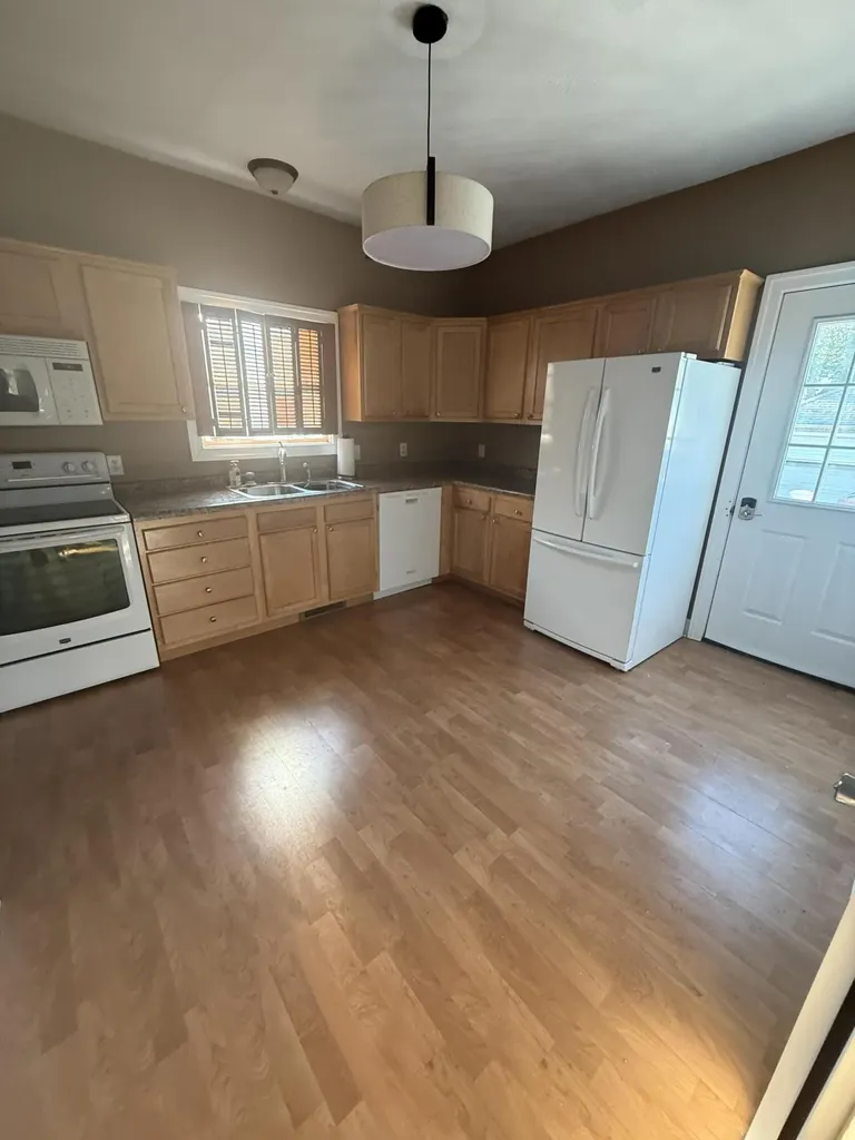 35 E 20th Street Holland City MI 49423