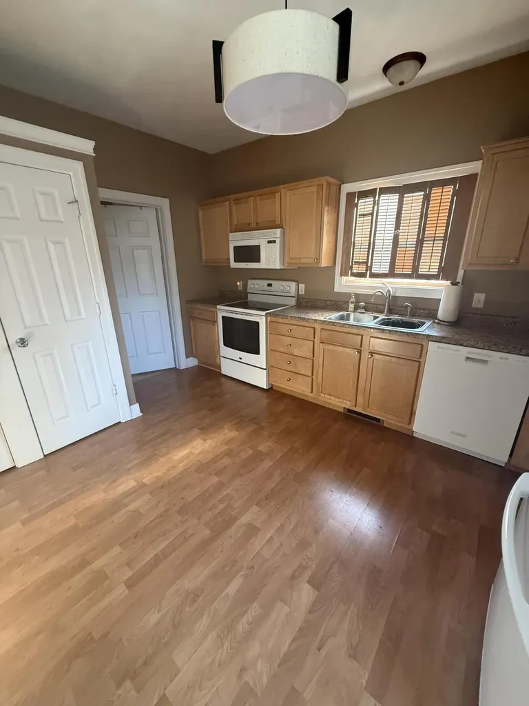 35 E 20th Street Holland City MI 49423