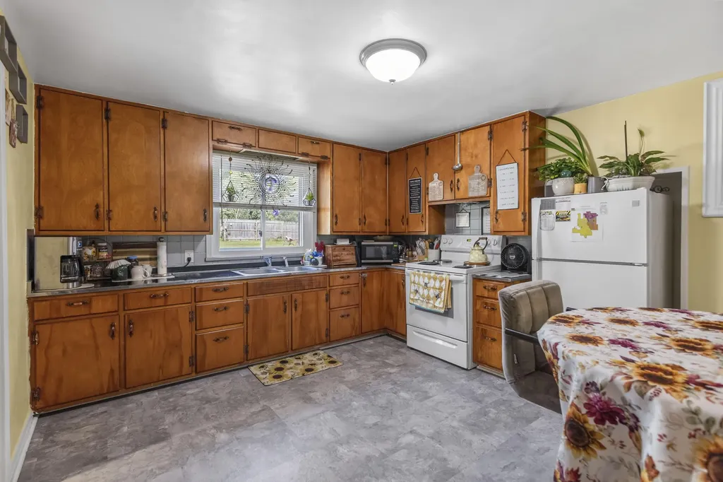 411 East Street Jonesville City MI 49250