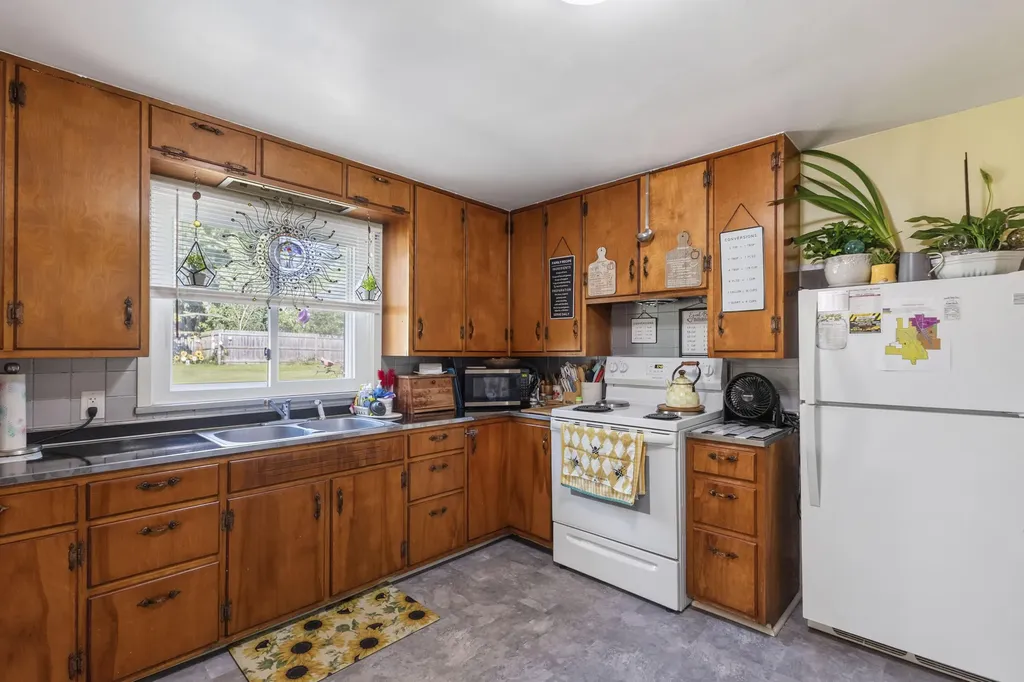411 East Street Jonesville City MI 49250