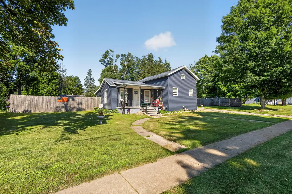 411 East Street Jonesville City MI 49250