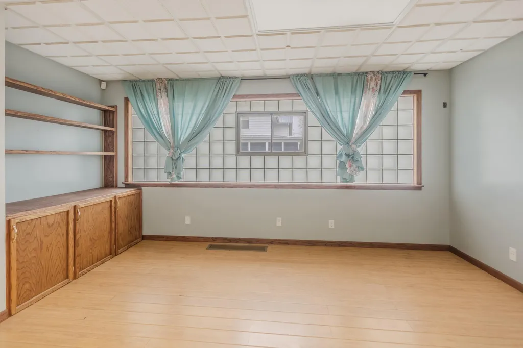214 South Street Jonesville City MI 49250