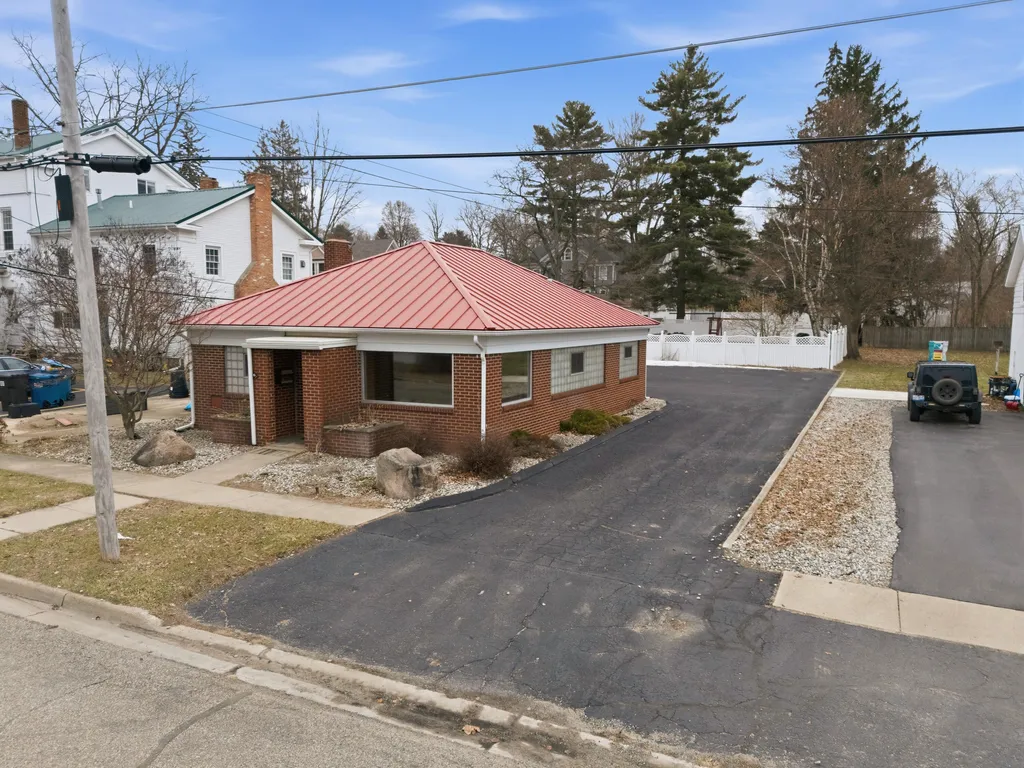 214 South Street Jonesville City MI 49250