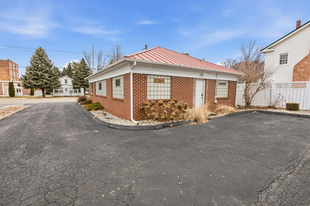 214 South Street Jonesville City MI 49250
