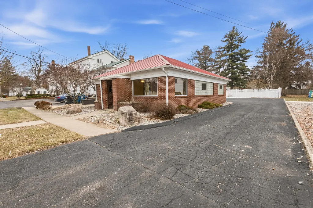 214 South Street Jonesville City MI 49250