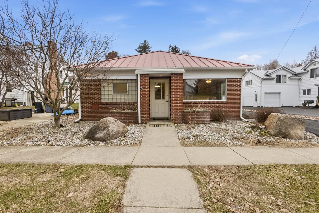 214 South Street Jonesville City MI 49250