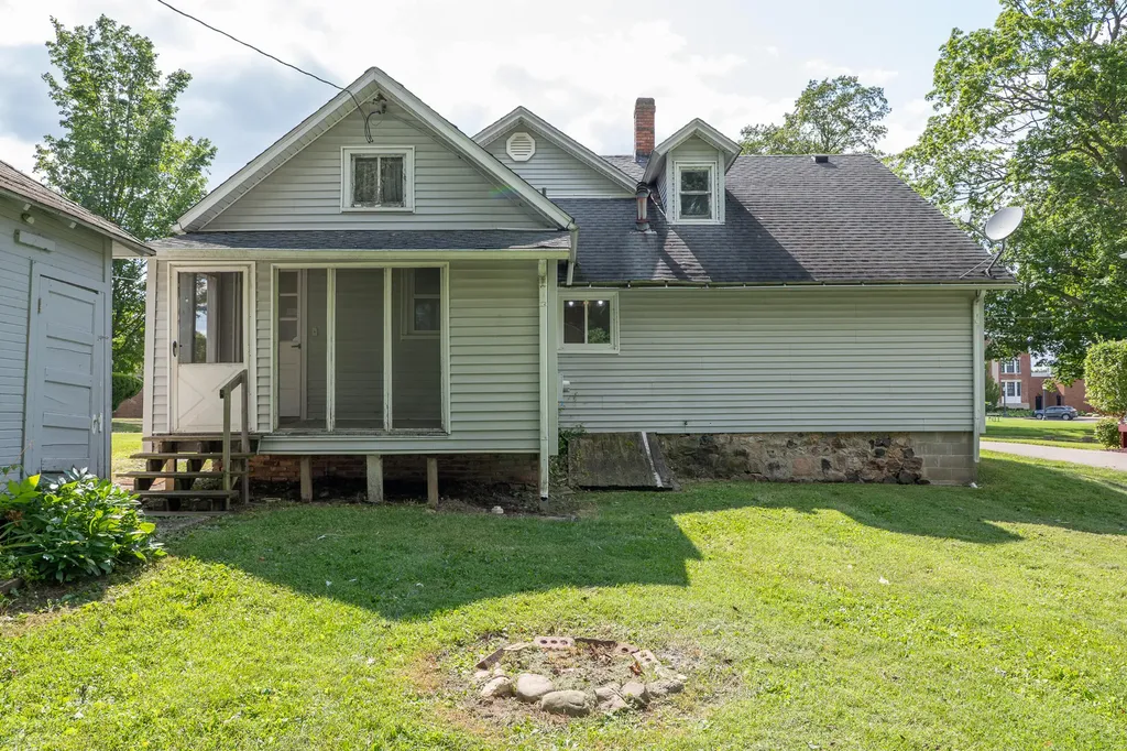 175 S Howell Street Hillsdale City MI 49242