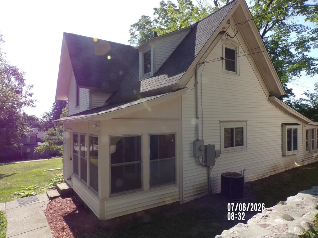 305 W Pine Street Big Rapids City MI 49307