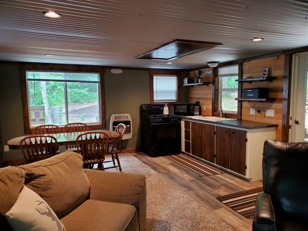 5242 S Forest Drive Unknown City MI 49304