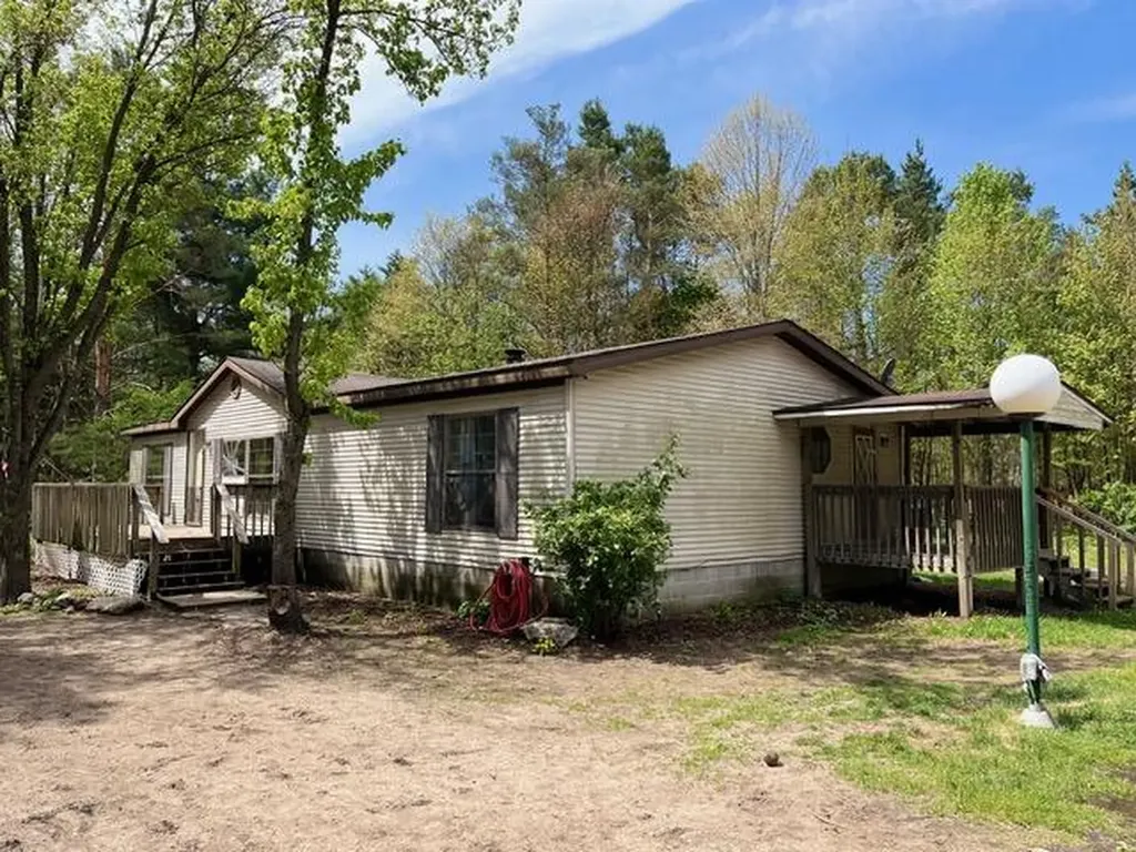 5237 S Chestnut Avenue Croton Township MI 49337