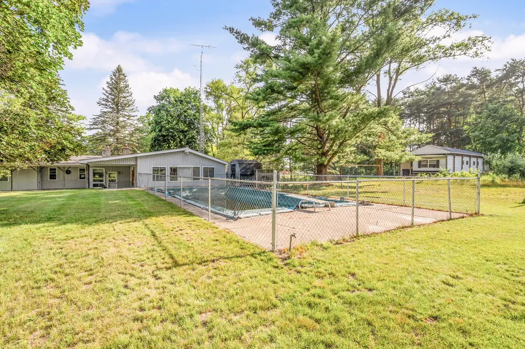 18751 16 Mile Road Big Rapids Charter Township MI 49307