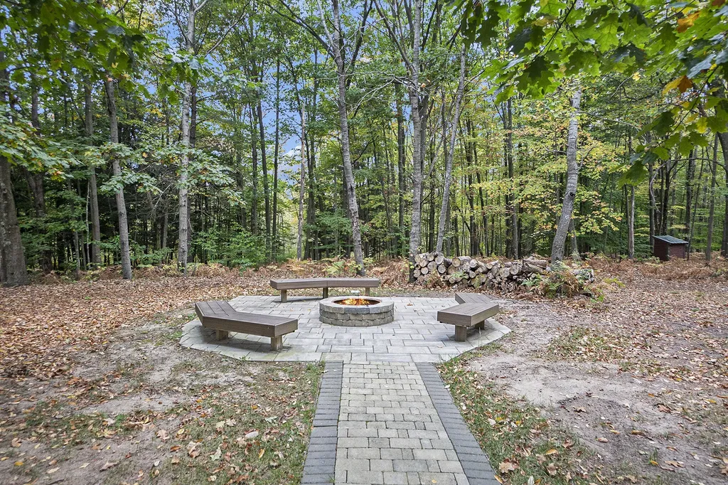 2697 N 176th Avenue Leavitt Township MI 49459