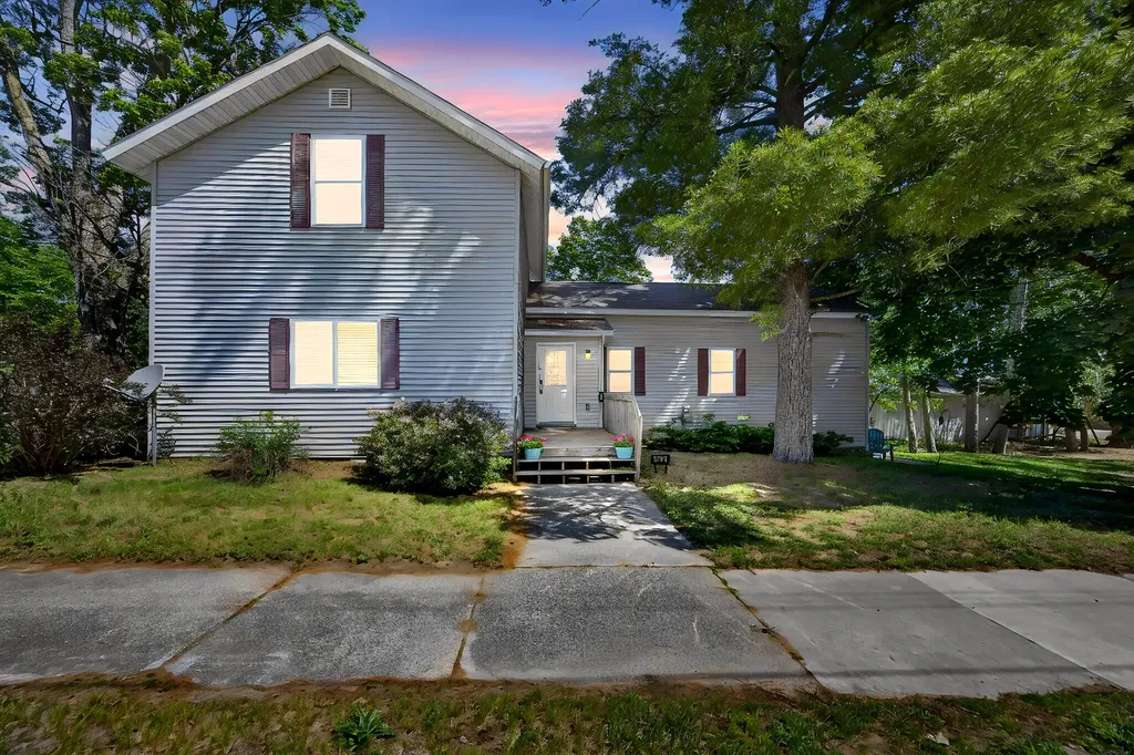 124 W Madison Street Big Rapids City MI 49307
