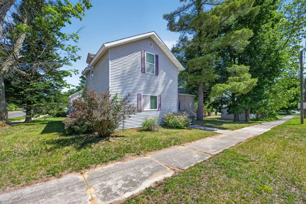124 W Madison Street Big Rapids City MI 49307