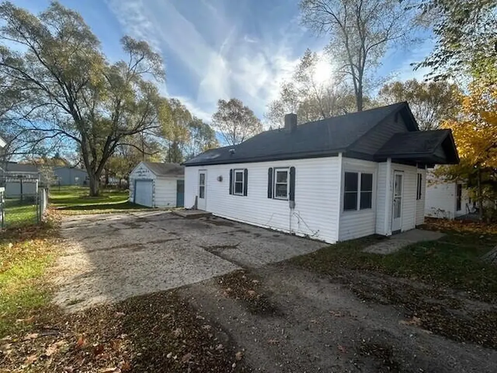 846 N Oak St Street Evart City MI 49631