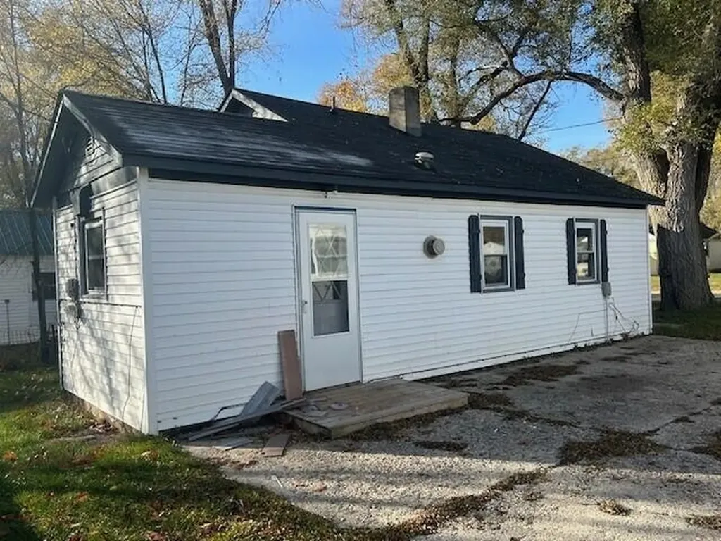 846 N Oak St Street Evart City MI 49631