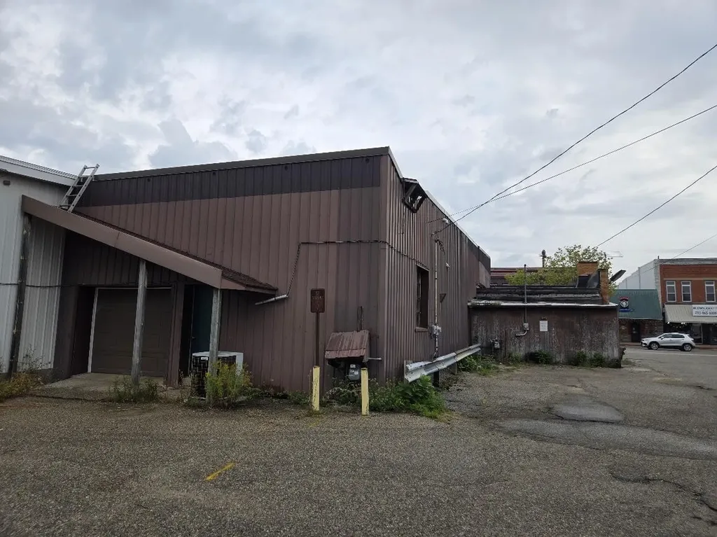 115 W Upton Avenue Reed City City MI 49677