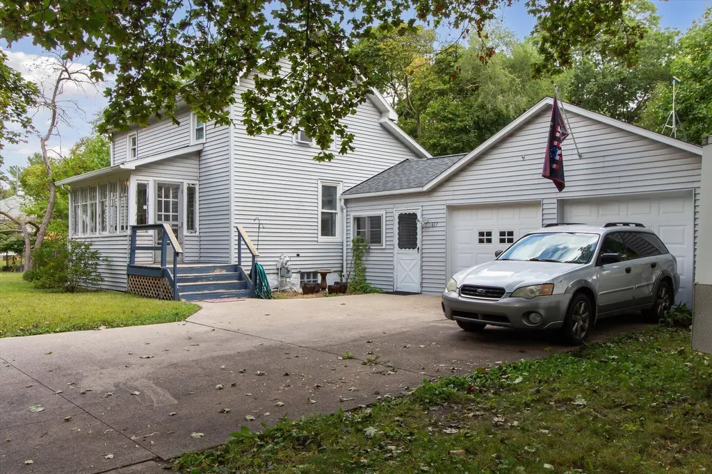 617 S Lansing Street Mt. Pleasant City MI 48858