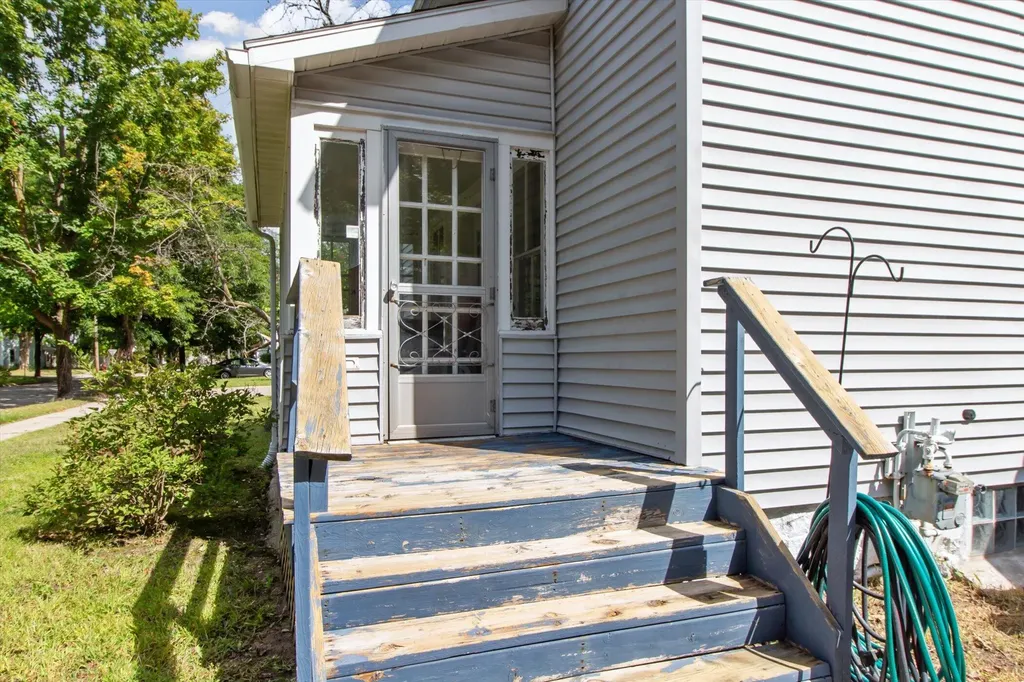 617 S Lansing Street Mt. Pleasant City MI 48858