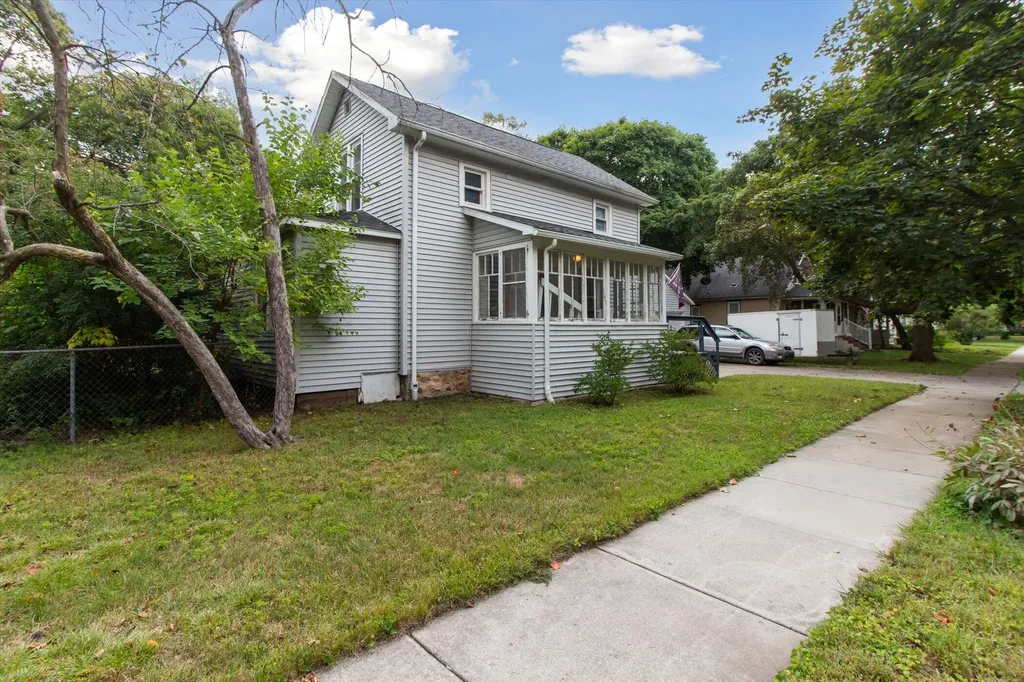 617 S Lansing Street Mt. Pleasant City MI 48858