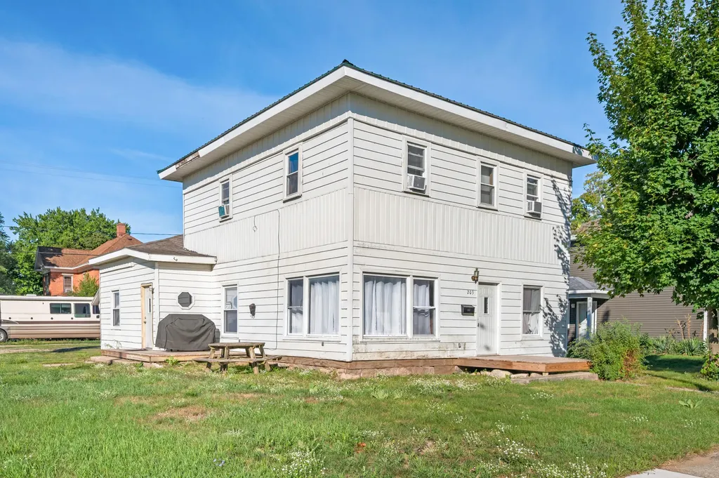 203 N 3rd Avenue Big Rapids City MI 49307