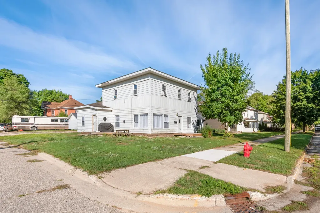 203 N 3rd Avenue Big Rapids City MI 49307